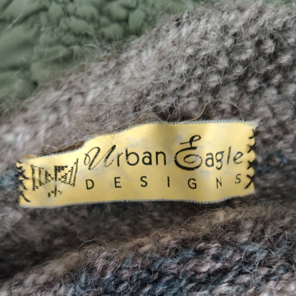 Geometric Patterned Gray Sweater - image 3